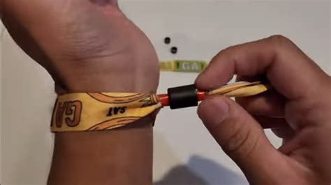 how to loosen concert wristband.